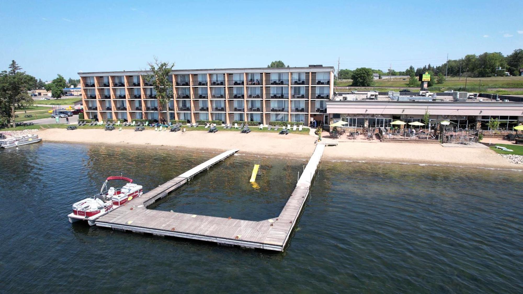 Holiday Inn Detroit Lakes By Ihg Zewnętrze zdjęcie